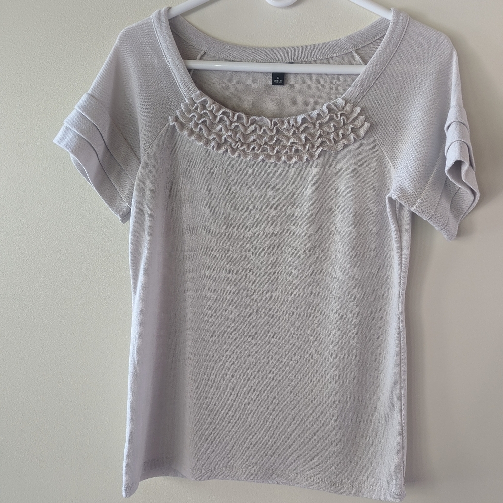 Anne Taylor Top w/pretty detail